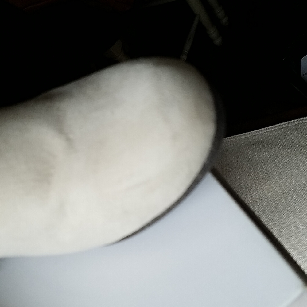 Off-white Suede booties. - Picture 12 of 12